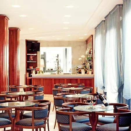 Aurea Hotell 3*